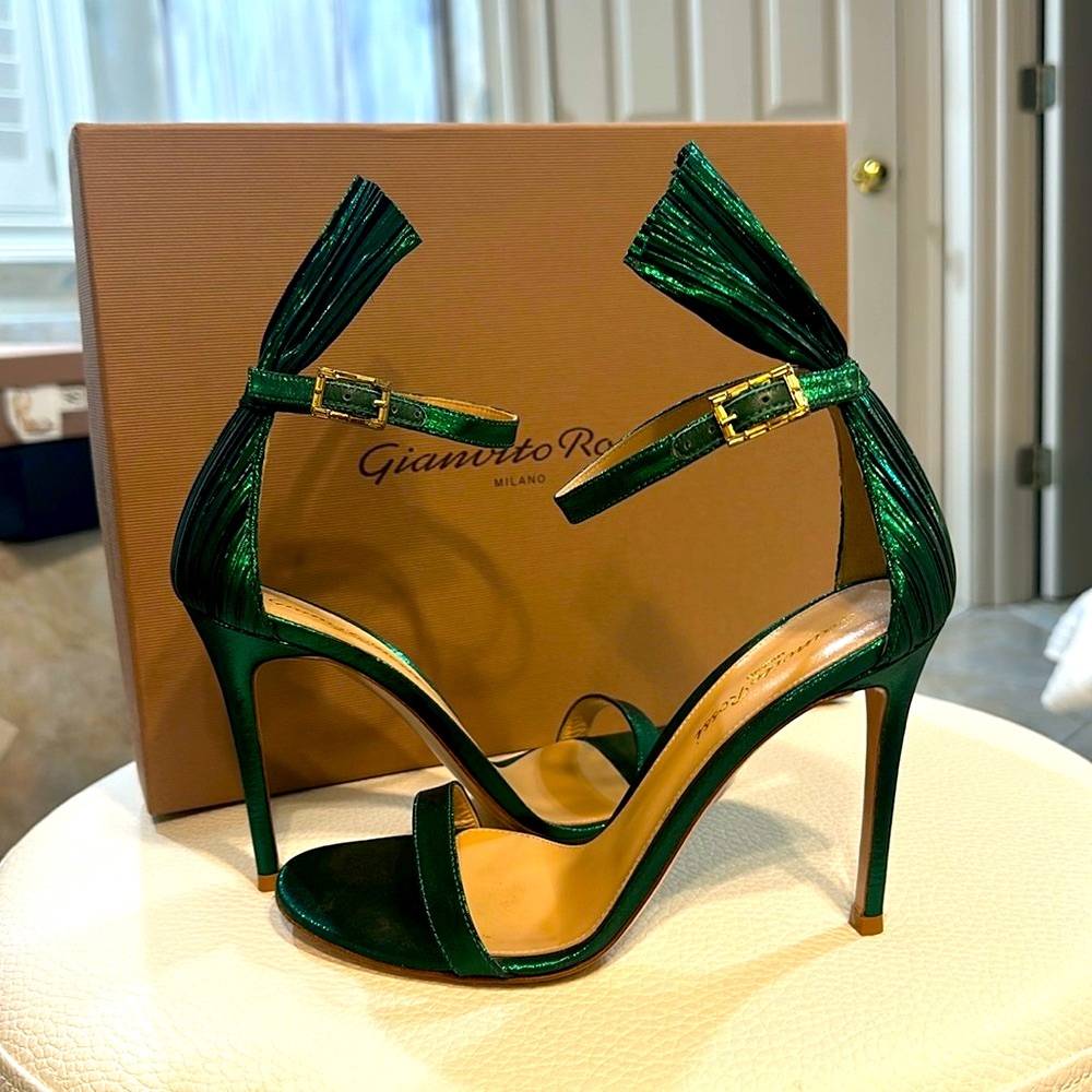 Gianvito Rossi Green Heels 4 inch Full Set